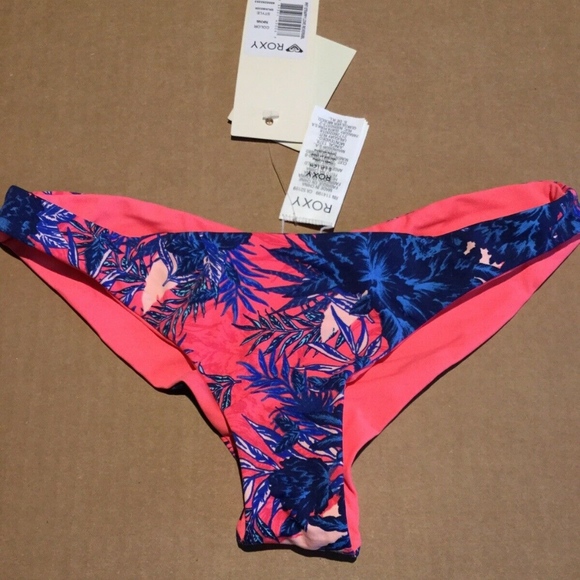 Roxy Other - NWT $42 ROXY LOVE SMALL   BRAZILIAN BOTTOM